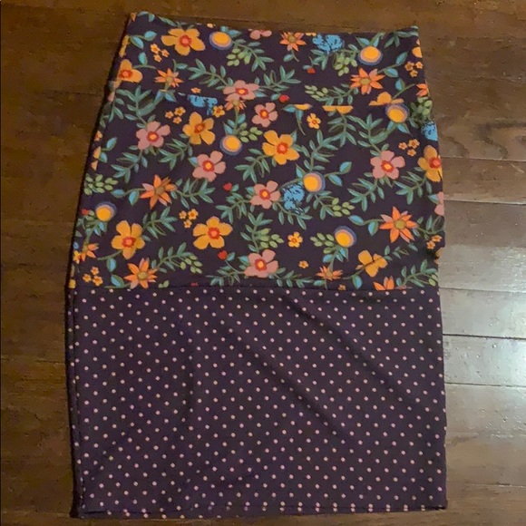 NWOT LuLaRoe Cassie size large - Picture 1 of 3